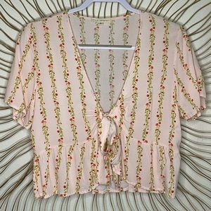 LA Hearts Floral Tie Front Crop Top